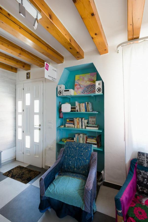 Night Galleria Holiday Home - Bed & Art In Burano - The Pink House Εξωτερικό φωτογραφία