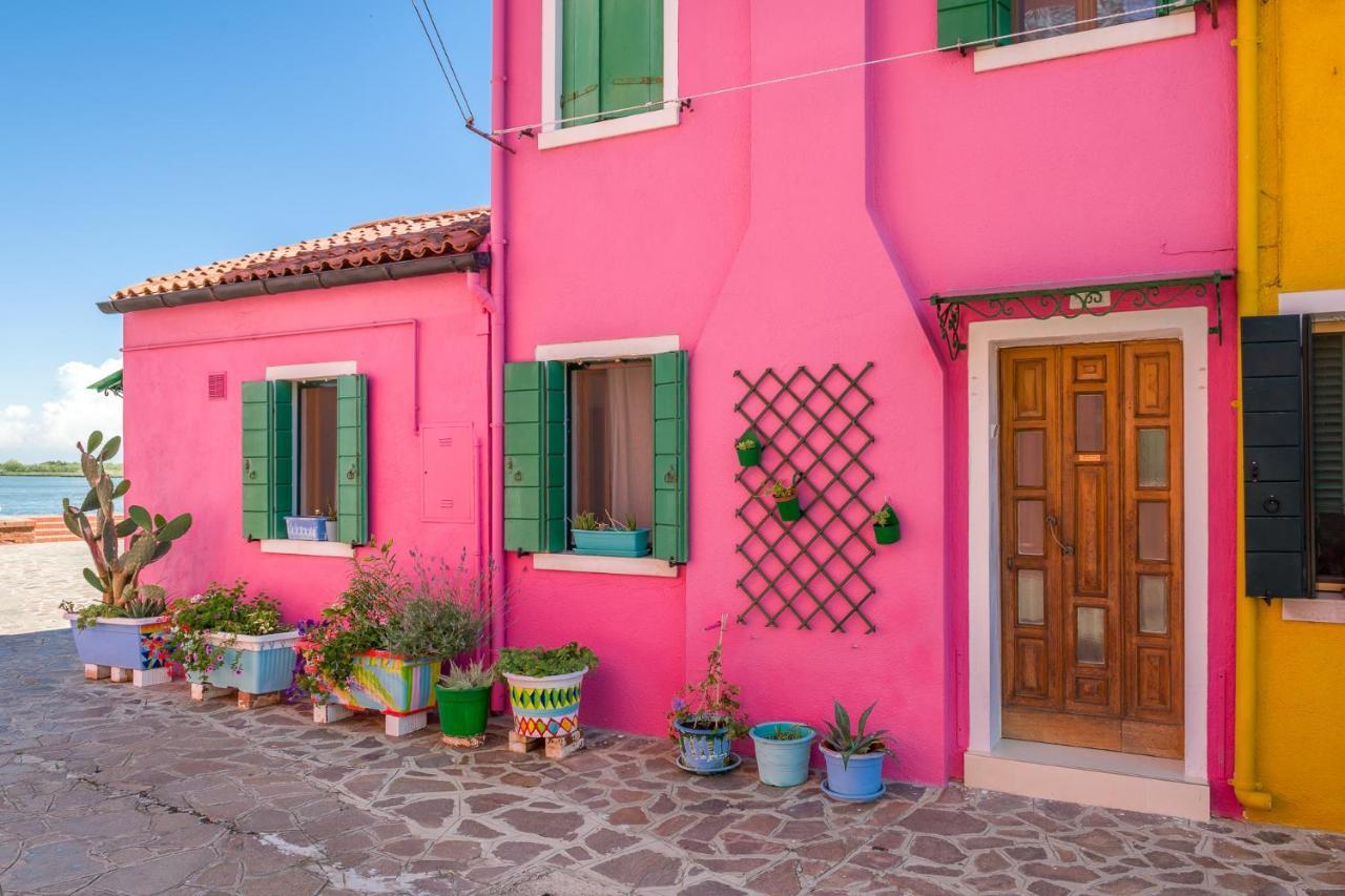 Night Galleria Holiday Home - Bed & Art In Burano - The Pink House Εξωτερικό φωτογραφία