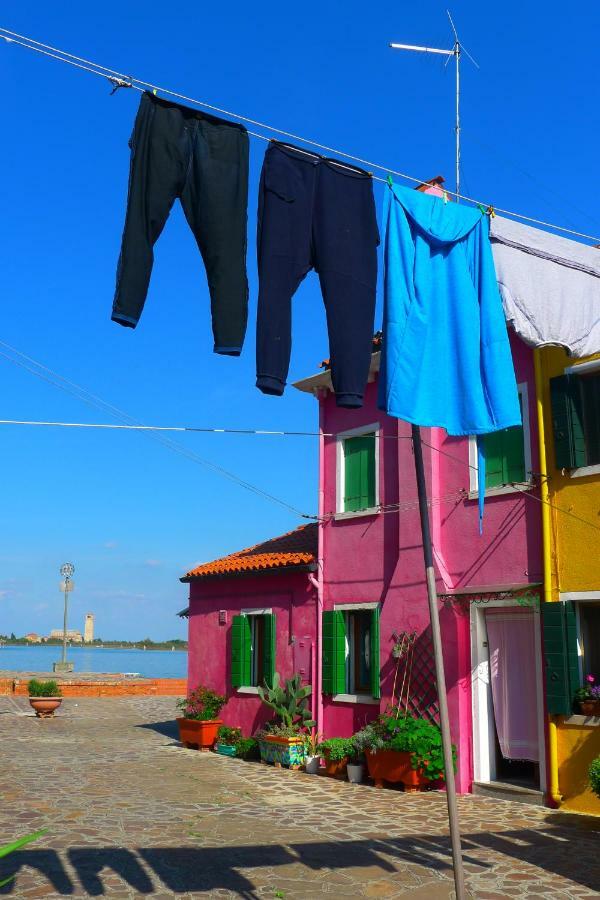 Night Galleria Holiday Home - Bed & Art In Burano - The Pink House Εξωτερικό φωτογραφία