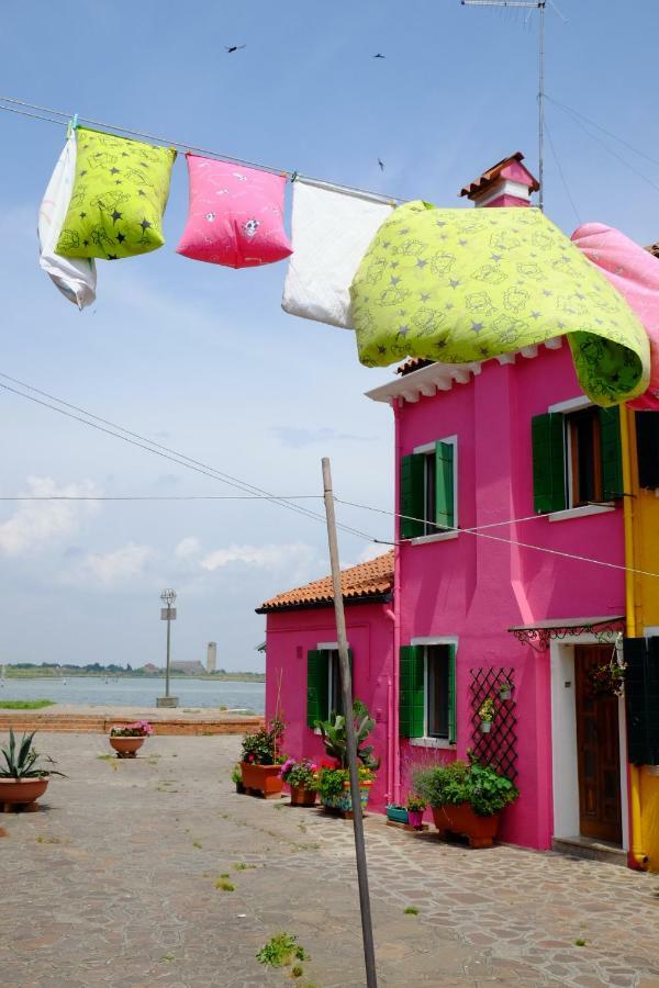Night Galleria Holiday Home - Bed & Art In Burano - The Pink House Εξωτερικό φωτογραφία