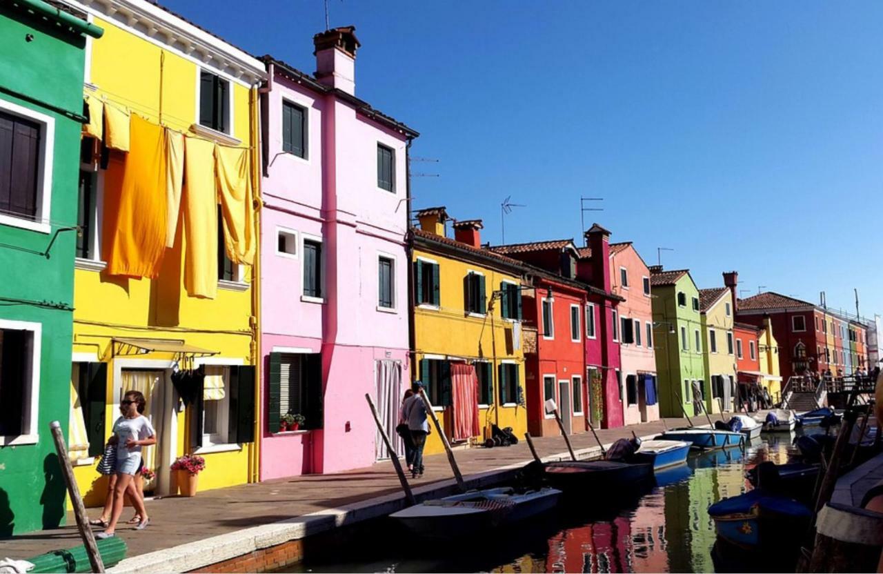 Night Galleria Holiday Home - Bed & Art In Burano - The Pink House Εξωτερικό φωτογραφία
