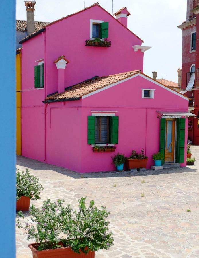 Night Galleria Holiday Home - Bed & Art In Burano - The Pink House Εξωτερικό φωτογραφία